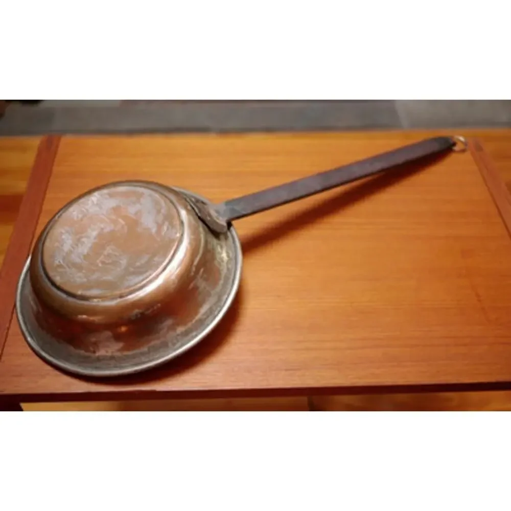 ANTIQUE 19TH CENTURY BEAUTIFUL Hammered Copper SAUTE Pot PAN Cast Iron Handle 8